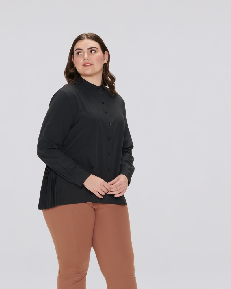 Front of a model wearing a size XL Adeline Long Sleeve Top in Black by Cotidié. | dia_product_style_image_id:299351